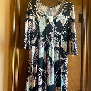 Dress in excellent condition. Never worn. With tags. Size Sm